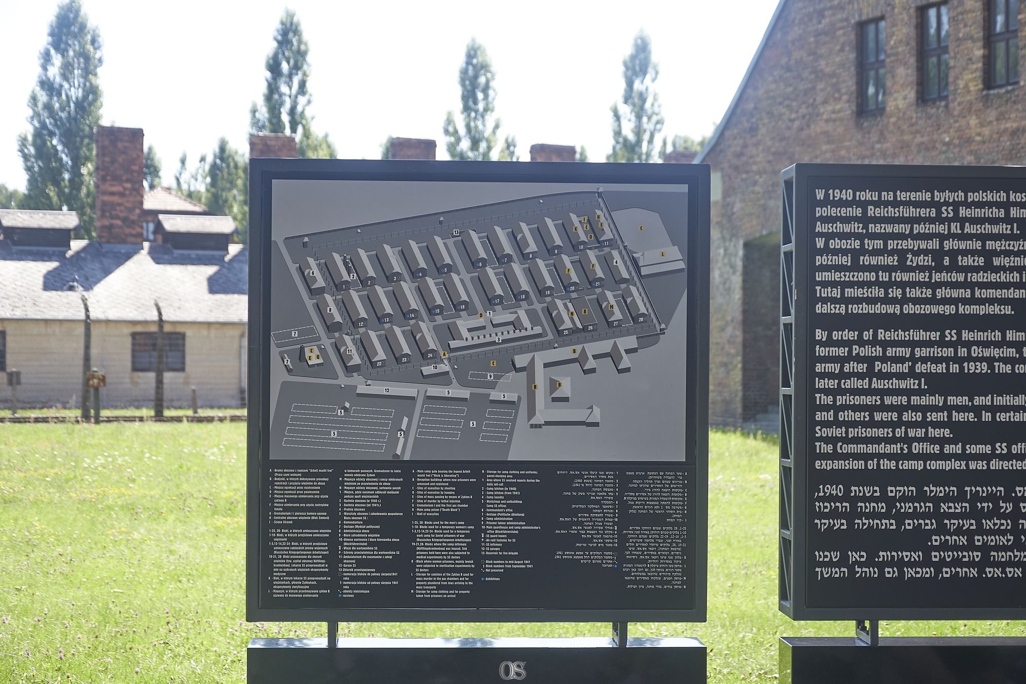 Auschwitz 2.jpg